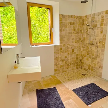La Maison D'emile بيت للعطل *